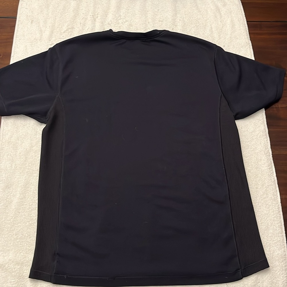 🏳️🌈 GAP Athletic Fit Tee - Picture 7 of 7